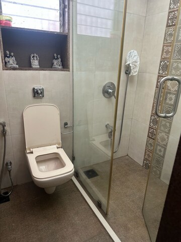 Attached Bathroom in 2 BHK Apartment at Highland CHS, Pali Hill – for Rent