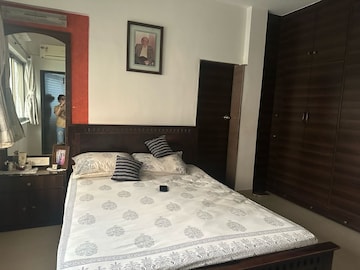 Bedroom in 2 BHK Apartment at Highland CHS, Pali Hill – for Rent