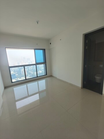 Room in 3 BHK Apartment at Rajesh Raj Infinia, Malad West – for Rent
