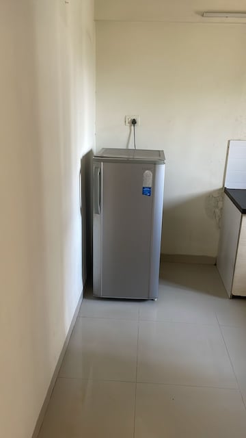 Room in 1 BHK Apartment at Amanora Trendy Homes, Hadapsar – for Rent