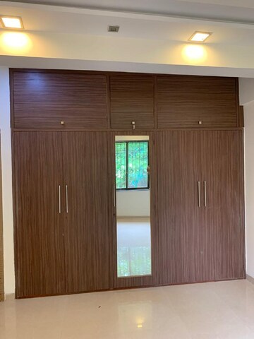 Room in 3 BHK Apartment at Bandra West – for Rent