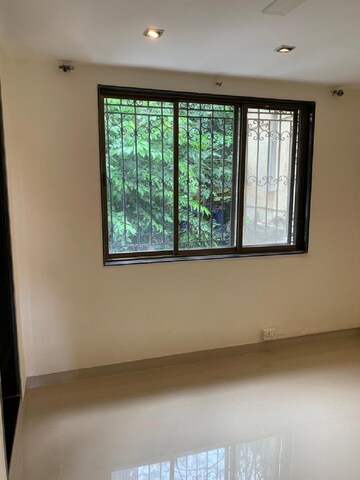 Room in 3 BHK Apartment at Bandra West – for Rent