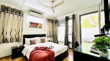 Bedroom in 2 BHK Builder Floor at Sector 38 – for Rent