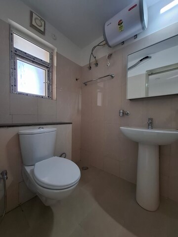 Bathroom in 1 BHK Apartment at South Extension I – for Rent