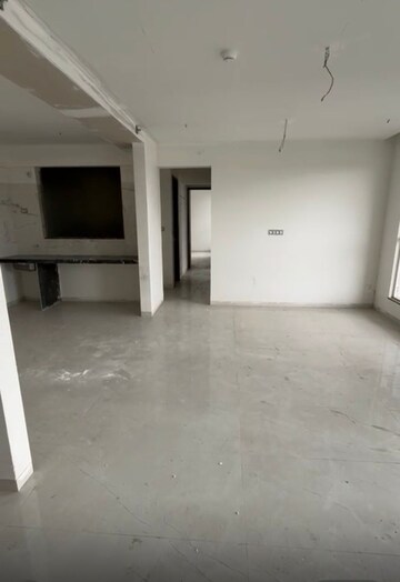 Room in 3 BHK Apartment at Brahma Meander, Kharadi – for Rent