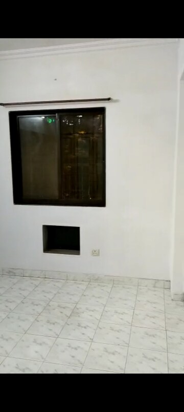 Room in 1 BHK Apartment at Evershine Apartment 2, Andheri West – for Rent