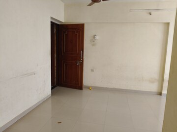 Room in 2 BHK Apartment at Lokhandwala Infrastructure Spring Leaf, Kandivali East – for Rent