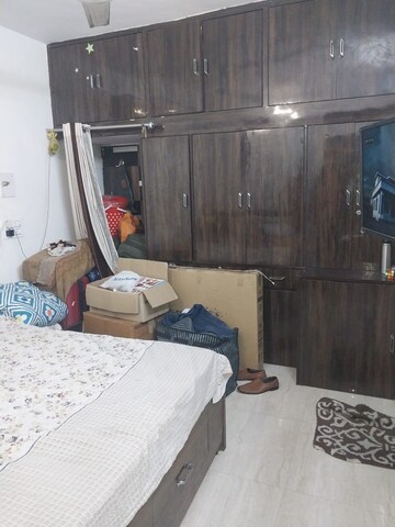 Room in 2 BHK Apartment at Paschim Vihar – for Rent