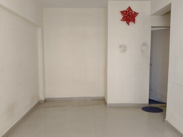 Room in 2 BHK Apartment at Lokhandwala Infrastructure Spring Leaf, Kandivali East – for Rent