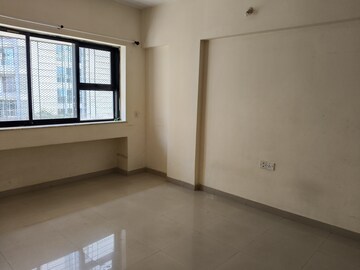 Room in 2 BHK Apartment at Lokhandwala Infrastructure Spring Leaf, Kandivali East – for Rent