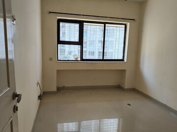 Room in 2 BHK Apartment at Lokhandwala Infrastructure Spring Leaf, Kandivali East – for Rent