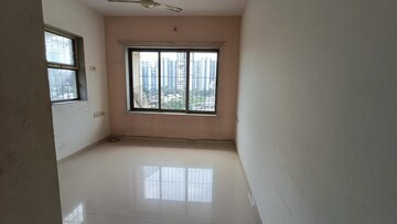 Room in 2 BHK Apartment at Prism Enclave, Kandivali East – for Rent