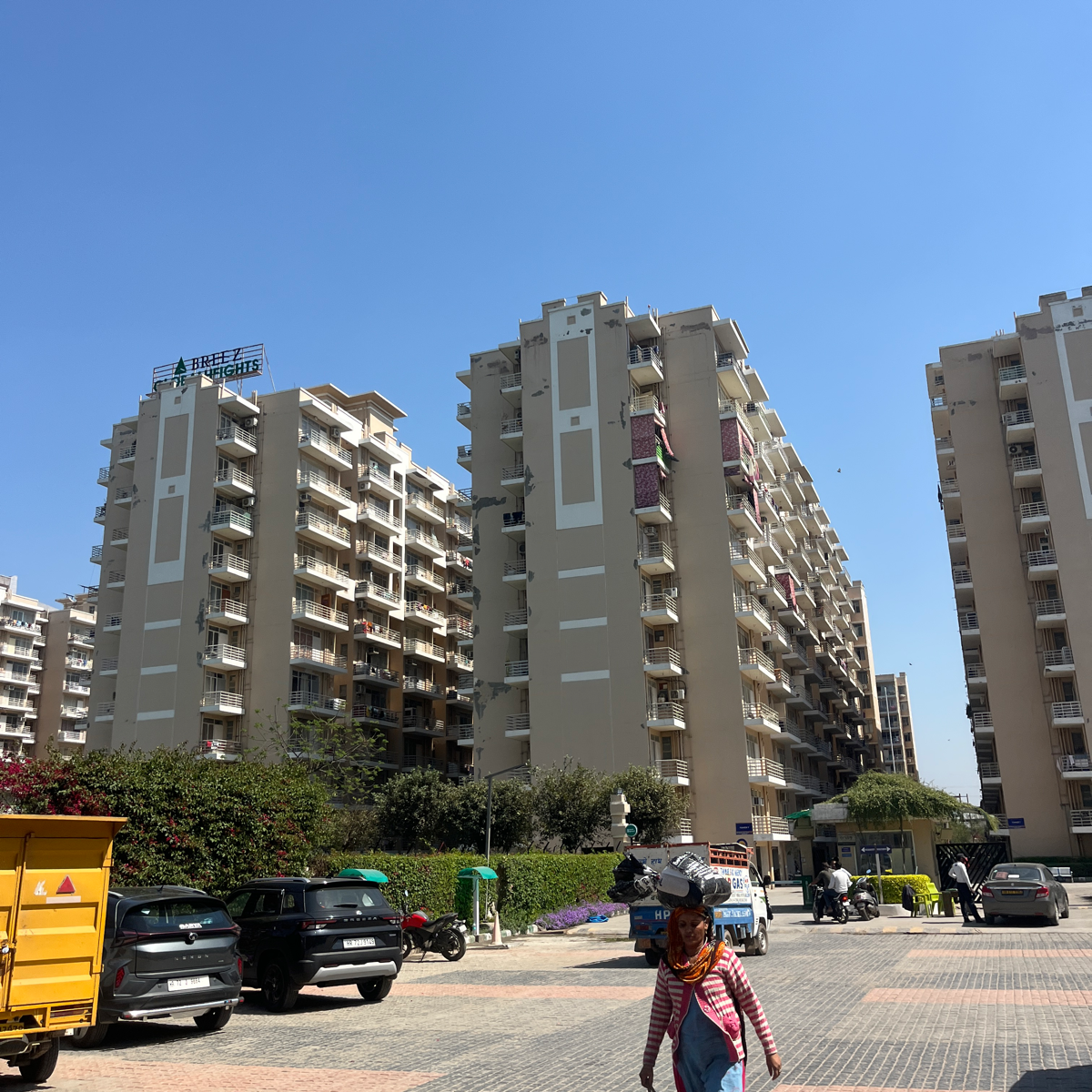 2 BHK + Study Room Apartment For Sale in Signature The Serenas