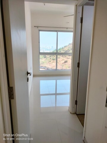 Room in 3 BHK Apartment at Godrej Hillside, Mahalunge – for Rent