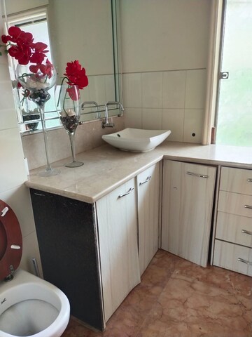 Team Area in 2 BHK Apartment at Vasant Vihar – for Sale