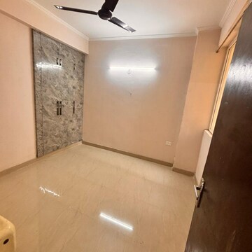 Room in 2 BHK Apartment at Amrapali Golf Homes, Haibatpur – for Rent
