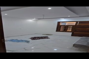Furnished Amenities in 4 BHK Builder Floor at Rohini Sector 16 – for Sale