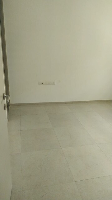 Room in 1 BHK Apartment at Sheth Vasant Oasis, Andheri East – for Rent