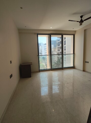 Room in 3 BHK Apartment at Anandi Bhuvan, Santacruz East – for Rent