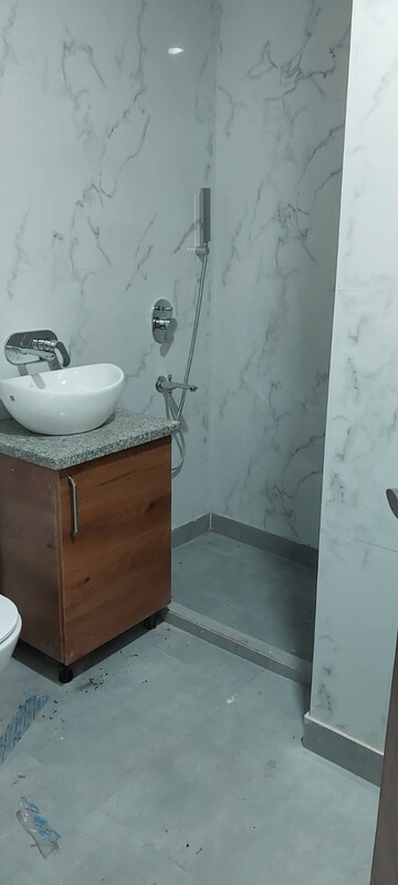 Attached Bathroom in 3 BHK Builder Floor at Paschim Vihar – for Rent