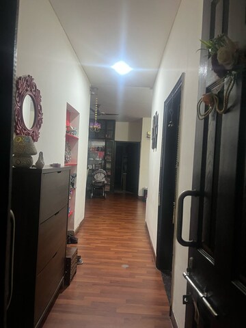 Building Lobby in 3 BHK Apartment at Orchid Petals, Sector 49 – for Rent