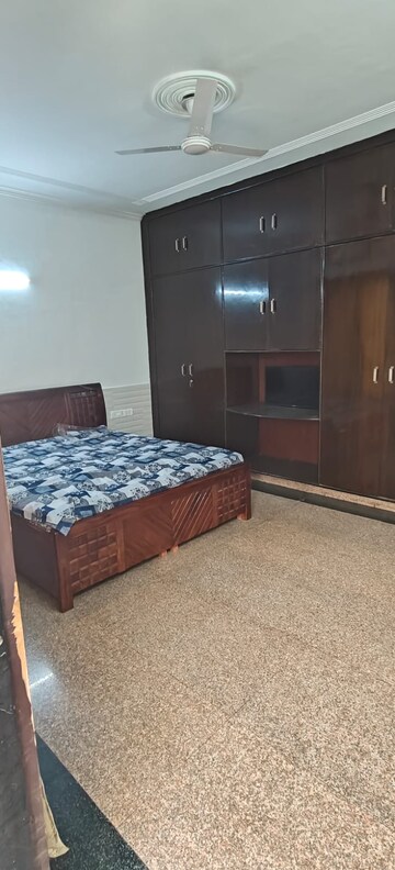Bedroom in 3 BHK Builder Floor at Sector 46 – for Rent