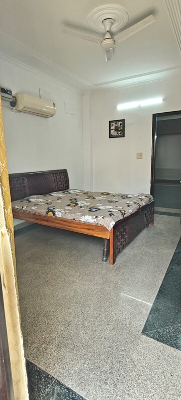 Bedroom in 3 BHK Builder Floor at Sector 46 – for Rent