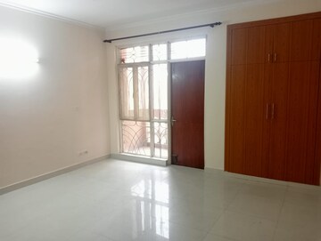 Room in 3 BHK Builder Floor at Emaar Emerald Floors Premier, Sector 65 – for Rent