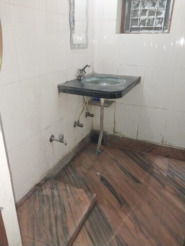 Bathroom in 1 BHK Apartment at Paschim Vihar – for Rent