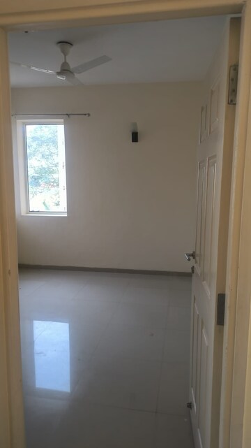Room in 3 BHK Apartment at Conscient Heritage One, Sector 62 – for Rent