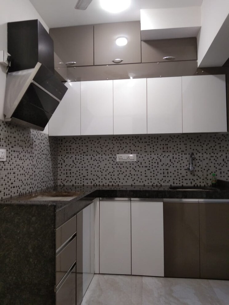 Kitchen, dn nagar 2 Bedroom 585 Sq.Ft. Apartment In Dn Nagar Mumbai 8376870