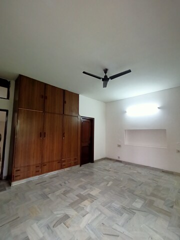 Room in 3 BHK Independent House at Sector 16 – for Rent
