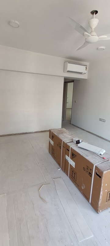 Room in 3 BHK Apartment at Rustomjee Le Reve, Khar West – for Rent