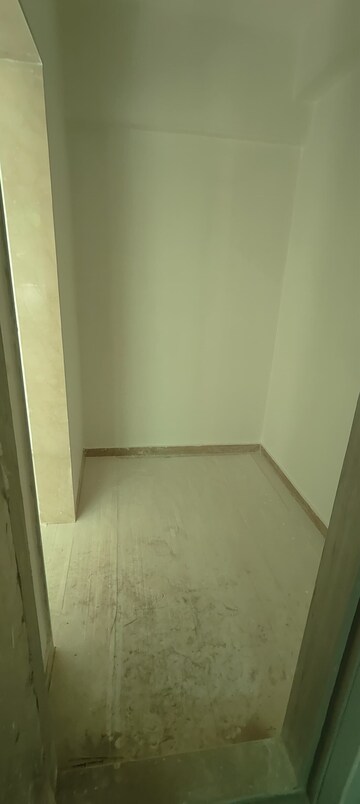 Room in 3 BHK Apartment at Rustomjee Le Reve, Khar West – for Rent