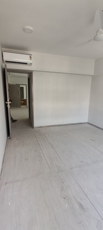 Room in 3 BHK Apartment at Rustomjee Le Reve, Khar West – for Rent