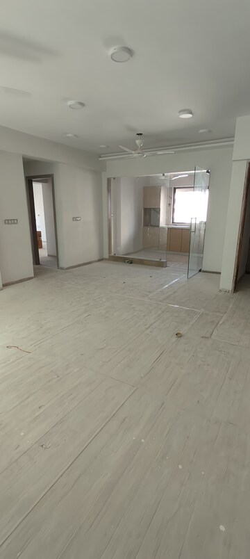 3 BHK Apartment For Rent in Rustomjee Le Reve, Khar West