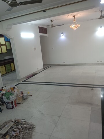 Room in 3 BHK Apartment at Gail Apartments, Sector 62 – for Rent