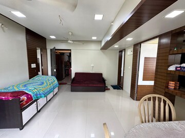 Room in 2 BHK Apartment at Evershine Cosmic, Andheri West – for Rent