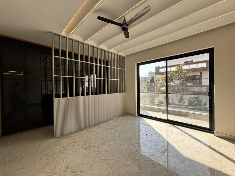 Balcony, sector 41 4 Bedroom 450 Sq.Yd. Builder Floor In Sector 41 Faridabad 8377111