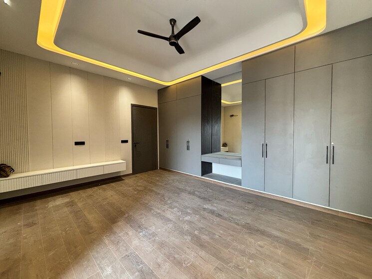 Room, sector 41 4 Bedroom 450 Sq.Yd. Builder Floor In Sector 41 Faridabad 8377111