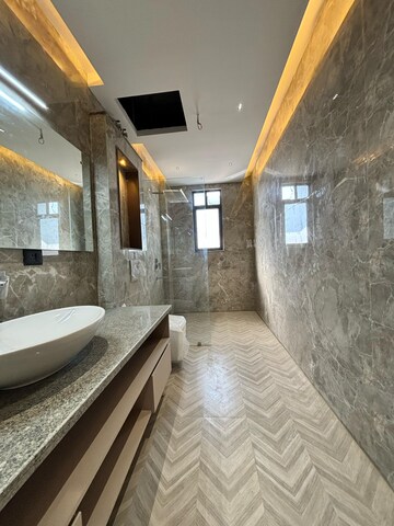 Building Lobby in 4 BHK Builder Floor at Sector 41 – for Sale