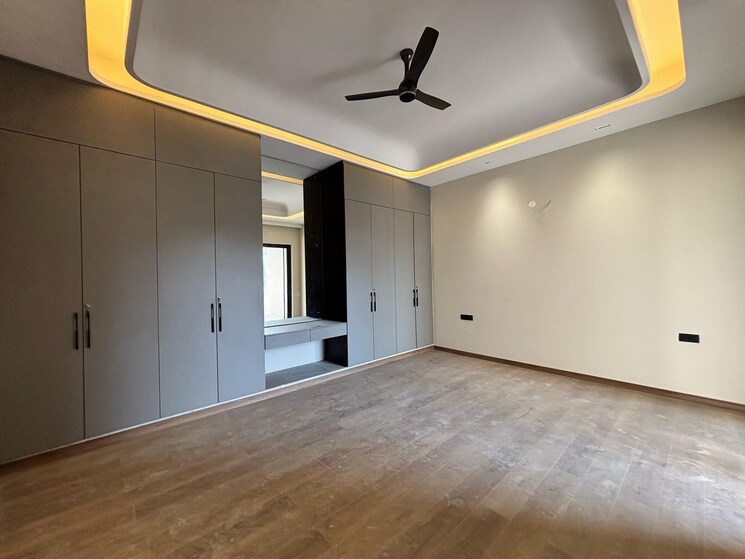 Room, sector 41 4 Bedroom 450 Sq.Yd. Builder Floor In Sector 41 Faridabad 8377111