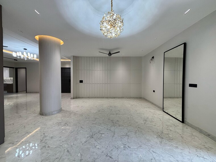 Room, sector 41 4 Bedroom 450 Sq.Yd. Builder Floor In Sector 41 Faridabad 8377111