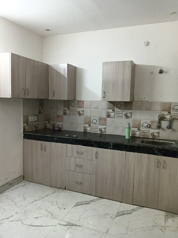 Kitchen in 2.5 BHK Builder Floor at Vrindavan Yojna – for Rent