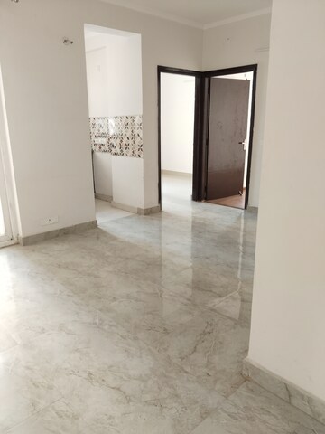 Room in 2.5 BHK Apartment at Amrapali Leisure Park, Amrapali Leisure Valley – for Rent