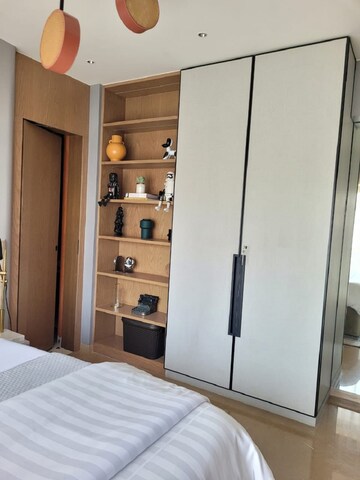 Furnished Amenities in 3 BHK Apartment at Bandra West – for Rent