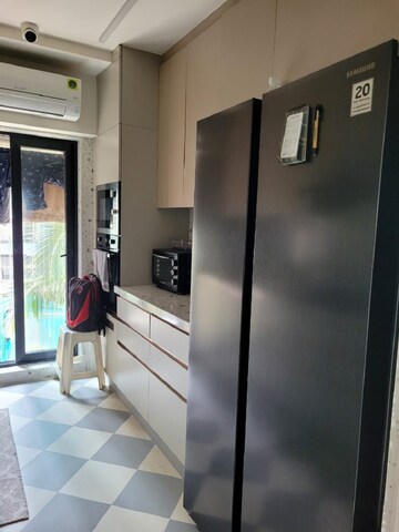 Team Area in 3 BHK Apartment at Bandra West – for Rent