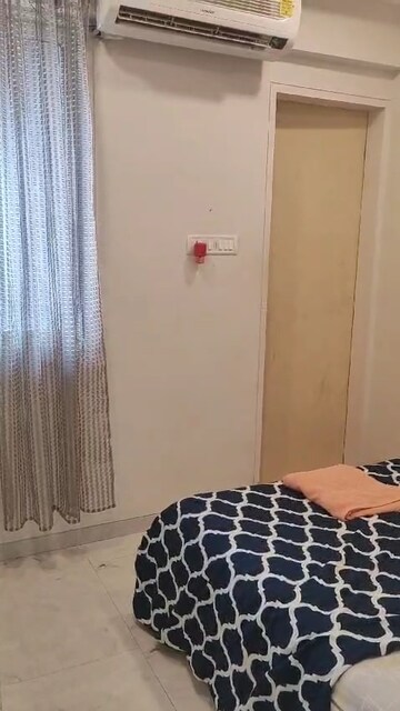 Room in 3 BHK Apartment at Mohini Castle, Khar West – for Rent