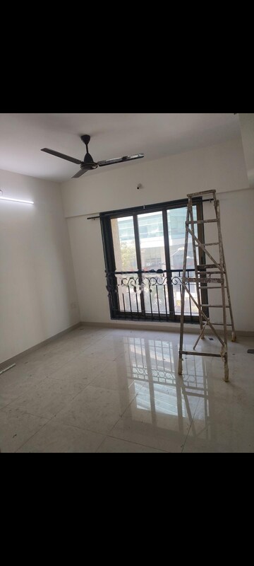 Room in 1 BHK Apartment at Kanakia Spaces Sevens, Andheri East – for Rent