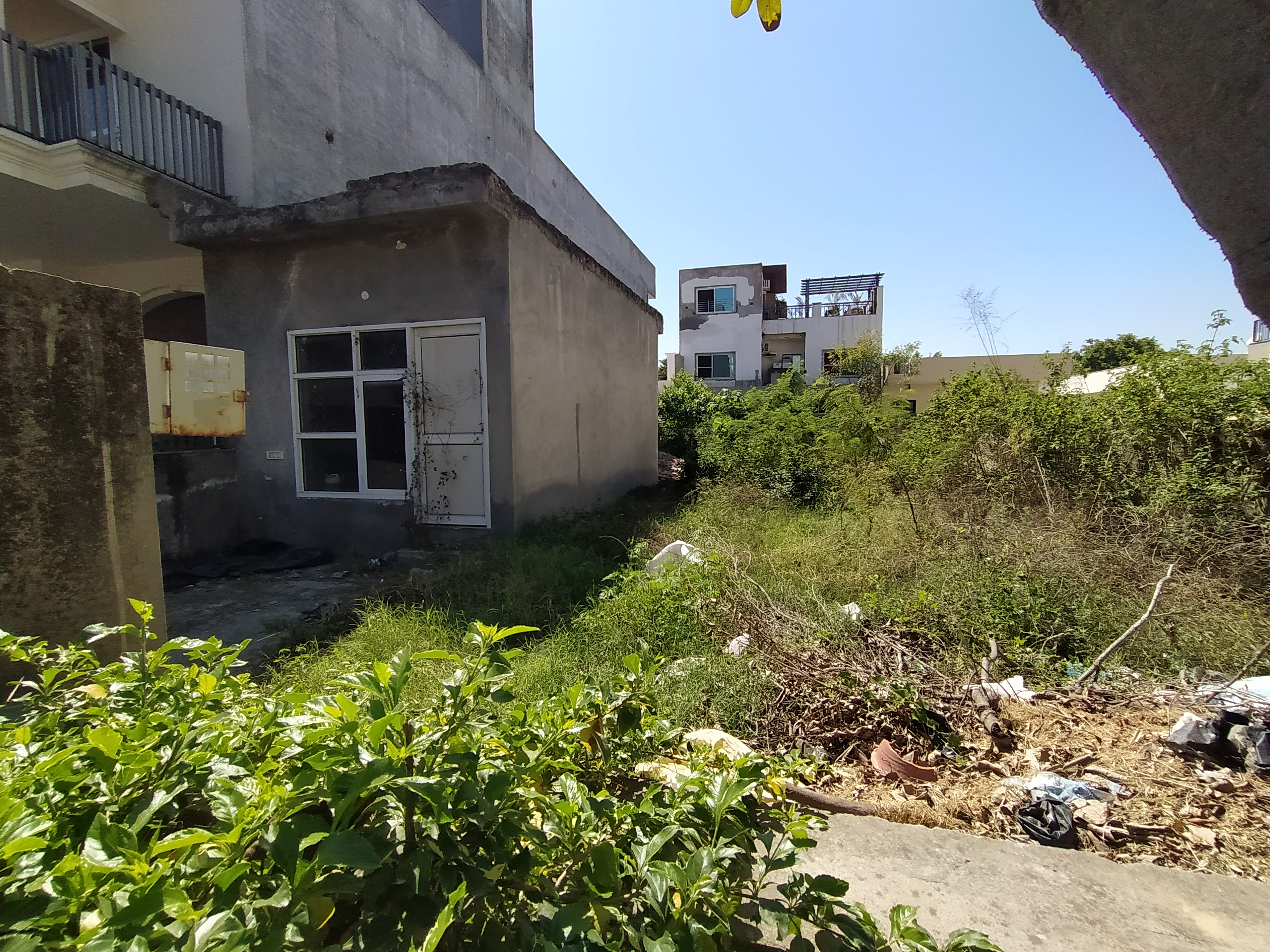 Plot For Sale in DLF Hyde Park